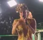 
                  Carnaval: novo vídeo mostra folião jogando bebida em Claudia Leitte
