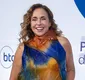 
                  Daniela Mercury abre o jogo sobre plásticas e se compara a Madonna