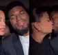 
                  Filha de Carlinhos Brown surge aos beijos com ex-genro de Regina Casé