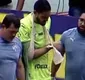 
                  Goleiro do Bahia 'quebra' braço após defesa e imagem choca; assista