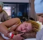 
                  Léo Santana faz desabafo sensível de Lore Improta após parto do filho