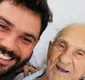 
                  Neto de Vovô Anésio faz desabafo emocionante após morte do avô; veja