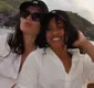
                  Rebeca Andrade e empresária surgem de aliança em clima de romance