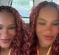 
                  Rebeca Andrade ganha beijo de empresária em vídeo romântico