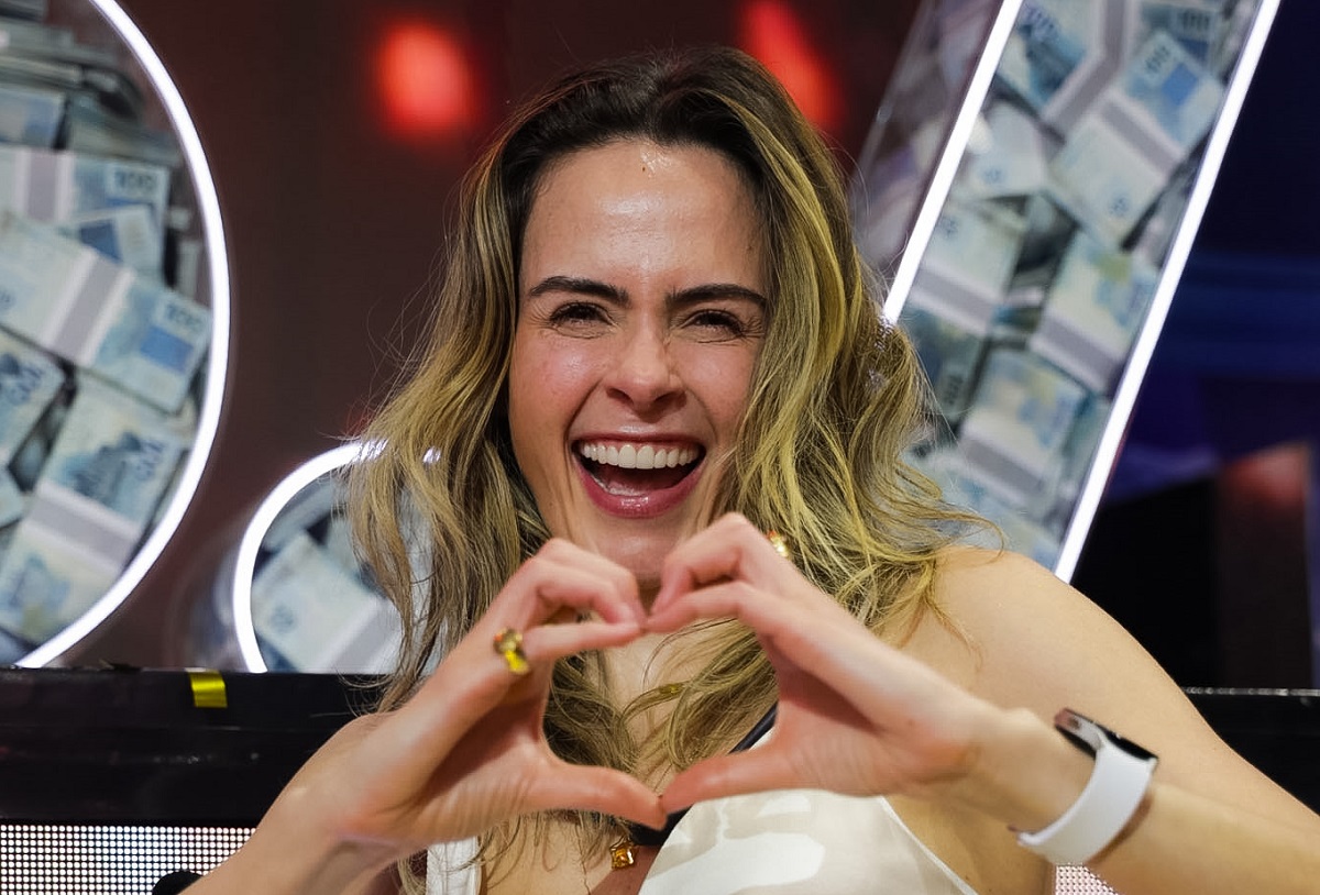 Ana Paula Renault estreia na Globo com cobertura do show de Shakira