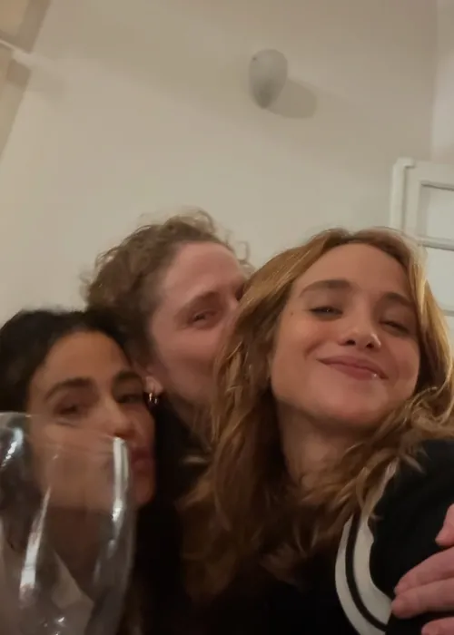 
					Nanda Costa ganha carinho de ex-nora de Preta Gil após negar namoro
				
				
