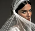 Theresa Fonseca se casa usando vestido inspirado em peça histórica