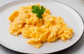 Ovo mexido estilo nuvem: o segredo do café da manhã super cremoso pronto em poucos minutos