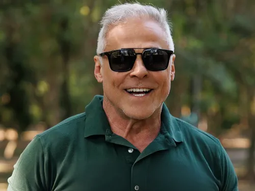 
					'A Fazenda 18': Oscar Magrini se pronuncia após nome vazado no reality
				
				