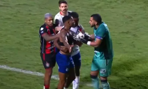 
					Leitura labial de jogadores no Ba-Vi choca torcida: ‘Bandido’
				
				
