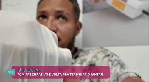 
					Mais Você: cozinheiro corta dedo, vai a hospital e Ana Maria dá recado
				
				