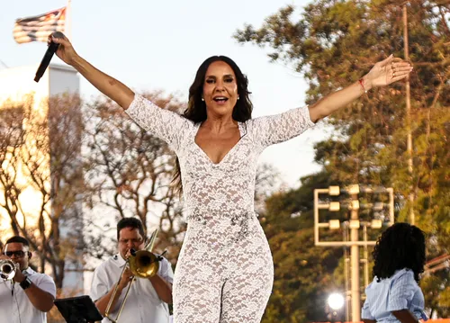 
					Namorado de Ivete Sangalo marca presença no ‘Clareou’ em SP; FOTOS
				
				