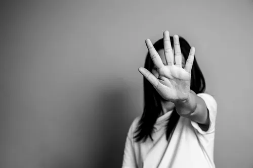 
					Nem toda violência deixa hematomas
				
				