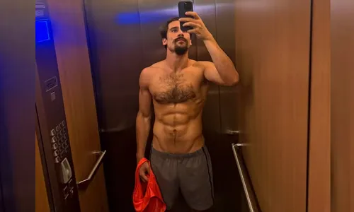 
					Nicolas Prattes exibe corpão e causa alvoroço na web: 'Papai está on'
				
				