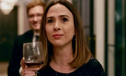 
					Quem Ama Cuida: Dora esquece Ademir e engata de vez romance com André
				
				