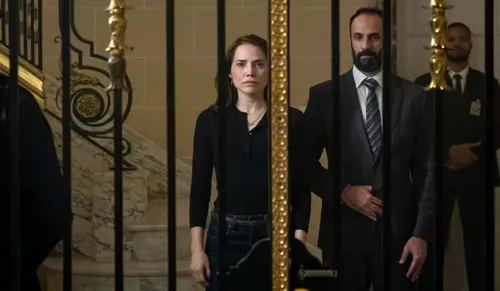 
					Quem Ama Cuida: veja fotos de Adriana encontrando a fortuna secreta
				
				