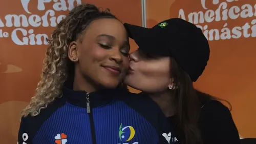 
					Rebeca Andrade se declara para Gisele Paulino após equipe negar namoro
				
				