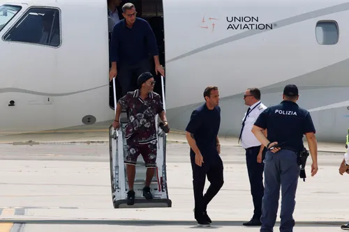 
					Ronaldinho Gaúcho volta ao futebol e é anunciado por clube da Itália
				
				