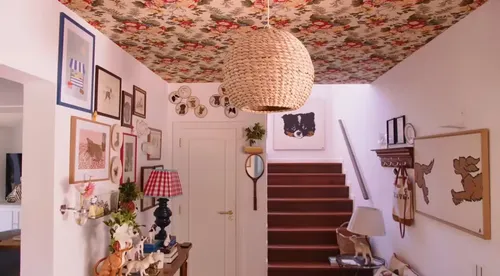 
					Vivendo em 'muquifo' em Quem Ama Cuida, Chay Suede tem mansão luxuosa
				
				