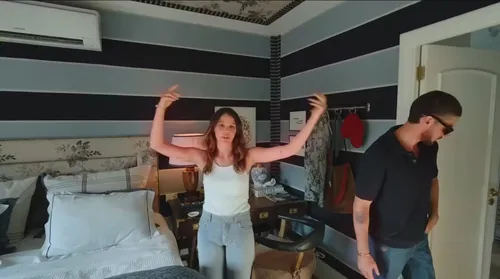 
					Vivendo em 'muquifo' em Quem Ama Cuida, Chay Suede tem mansão luxuosa
				
				