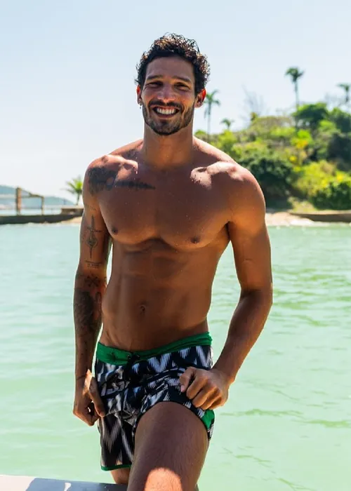 
					A Fazenda: veja como estão 10 galãs da história do reality show da Record
				
				