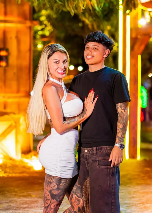 
					Andressa Urach e Vini Bruno posam juntos após sexo no Rancho do Maia
				
				