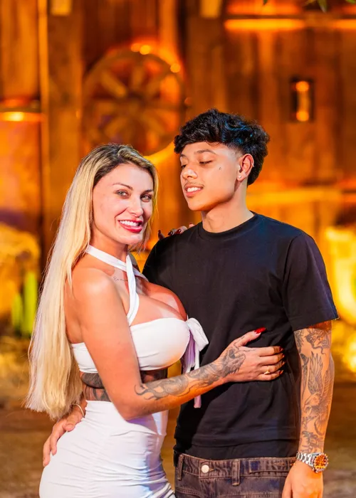 
					Andressa Urach e Vini Bruno posam juntos após sexo no Rancho do Maia
				
				