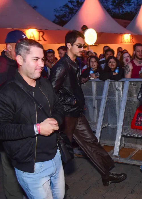 
					Danilo Mesquita evita fotos em show de Anitta após rumores de affair
				
				