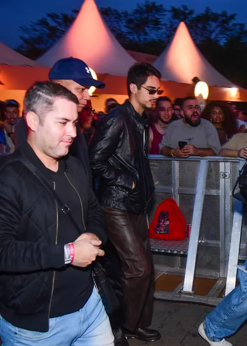 
					Danilo Mesquita evita fotos em show de Anitta após rumores de affair
				
				