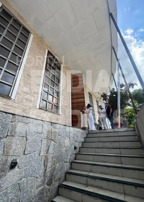 
					Davi Brito ostenta e marca festão de casamento avaliado em R$ 2 mi
				
				