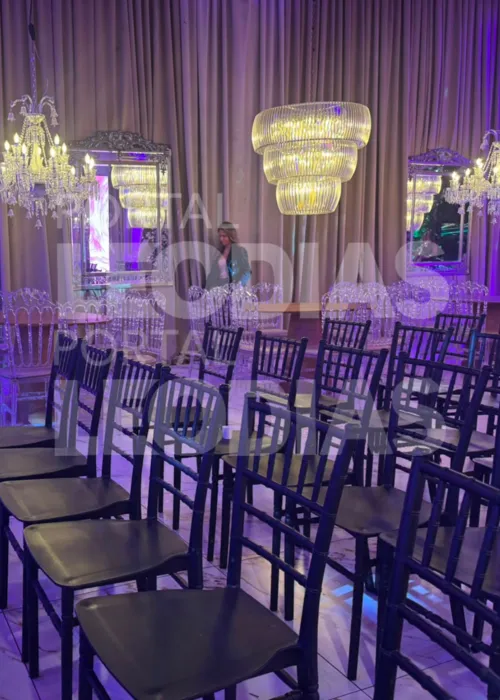 
					Davi Brito ostenta e marca festão de casamento avaliado em R$ 2 mi
				
				