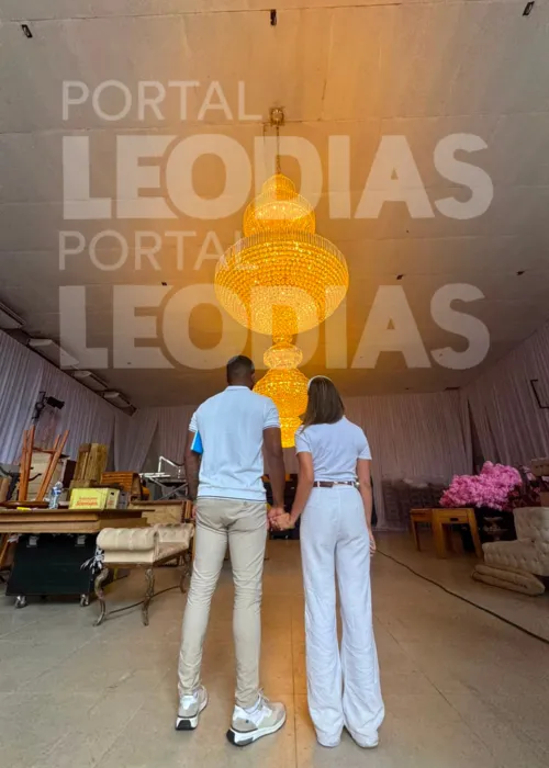 
					Davi Brito ostenta e marca festão de casamento avaliado em R$ 2 mi
				
				