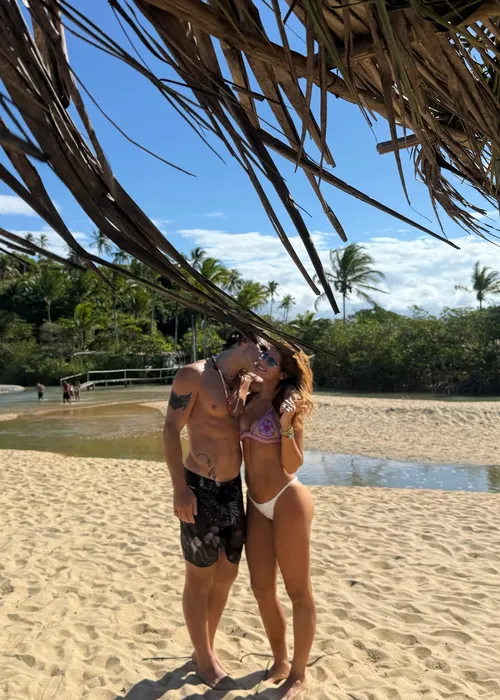
					Isadora Cruz curte paraíso na Bahia com campeão olímpico; veja fotos
				
				