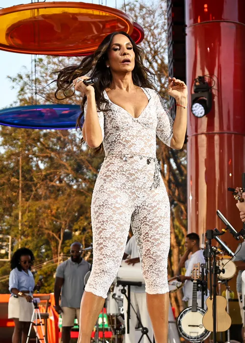 
					Namorado de Ivete Sangalo marca presença no ‘Clareou’ em SP; FOTOS
				
				