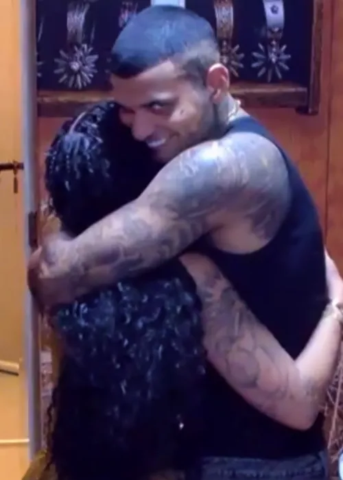
					Neiff consola Beca Barreto com beijo após briga com Zago no 'Rancho'
				
				