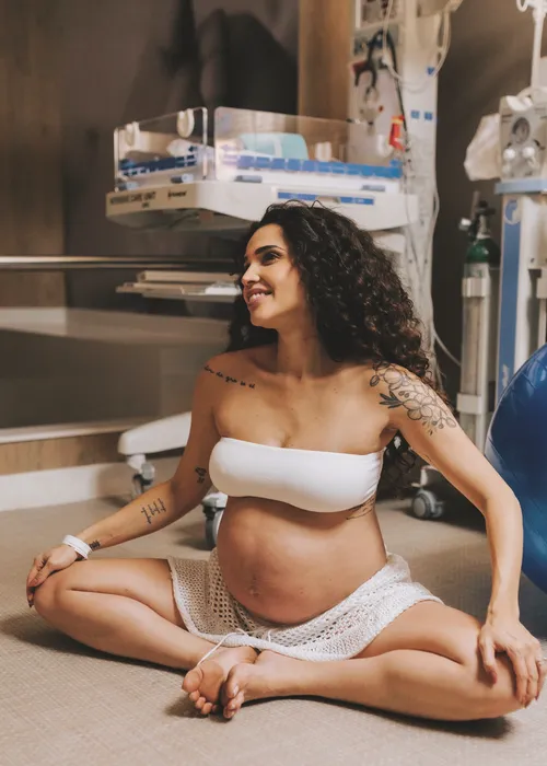 
					Paula Amorim e Breno Simões mostram rosto da filha pela 1ª vez; FOTOS
				
				
