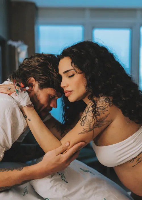
					Paula Amorim e Breno Simões mostram rosto da filha pela 1ª vez; FOTOS
				
				