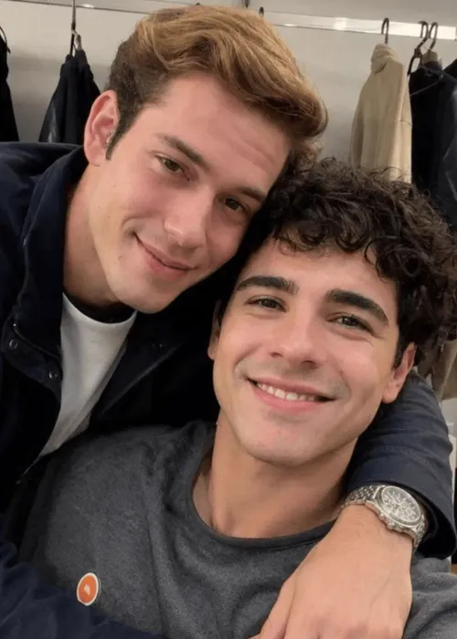 
					Quem Ama Cuida: Mau Mau e Felipe saem juntos, mas encontram desafeto
				
				