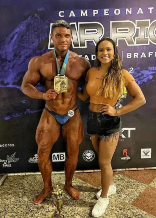 
					Rebeca Andrade foi noiva e affair de craque do vôlei; lembre romances
				
				