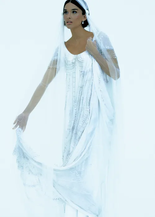 
					Theresa Fonseca se casa usando vestido inspirado em peça histórica
				
				
