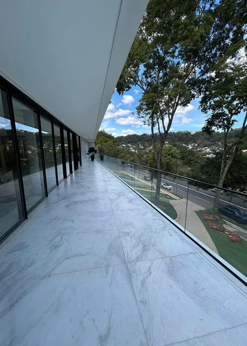 
					Tour inédito traz imagens da mansão de Virginia e Zé Felipe à venda
				
				