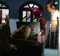 
                  Família é feita refém após ter casa invadida em Salvador