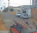 Adolescente de 17 anos morre e outro fica ferido após motocicleta bater em trator na Bahia