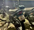Duas motos com mesmo chassi e placas quase idênticas são apreendidas