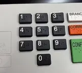 Mesária é presa por suspeita de votar no lugar de policial militar em Salvador
