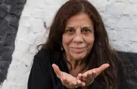 Maria Gladys volta a trabalhar aos 86 anos, mas admite: 'Gosto de ficar no bar'
