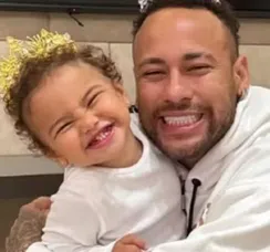 Filha de Neymar surge com camisa de rival do Santos, e Bruna Biancardi explica