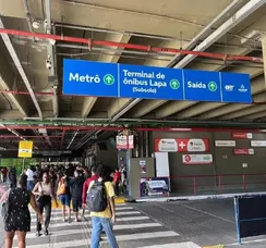 Nove linhas de ônibus têm embarque e desembarque deslocados na Estação da Lapa por causa de obras