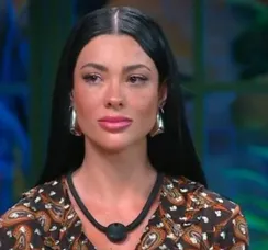 Rayane Figliuzzi simula apedrejamento em intenso desabafo após briga física e crise com Belo vir à tona