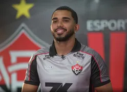 Jair Ventura pede Lucas Arcanjo, goleiro do Vitória, na Seleção Brasileira; relembre ex-Vitória que defenderam o Brasil